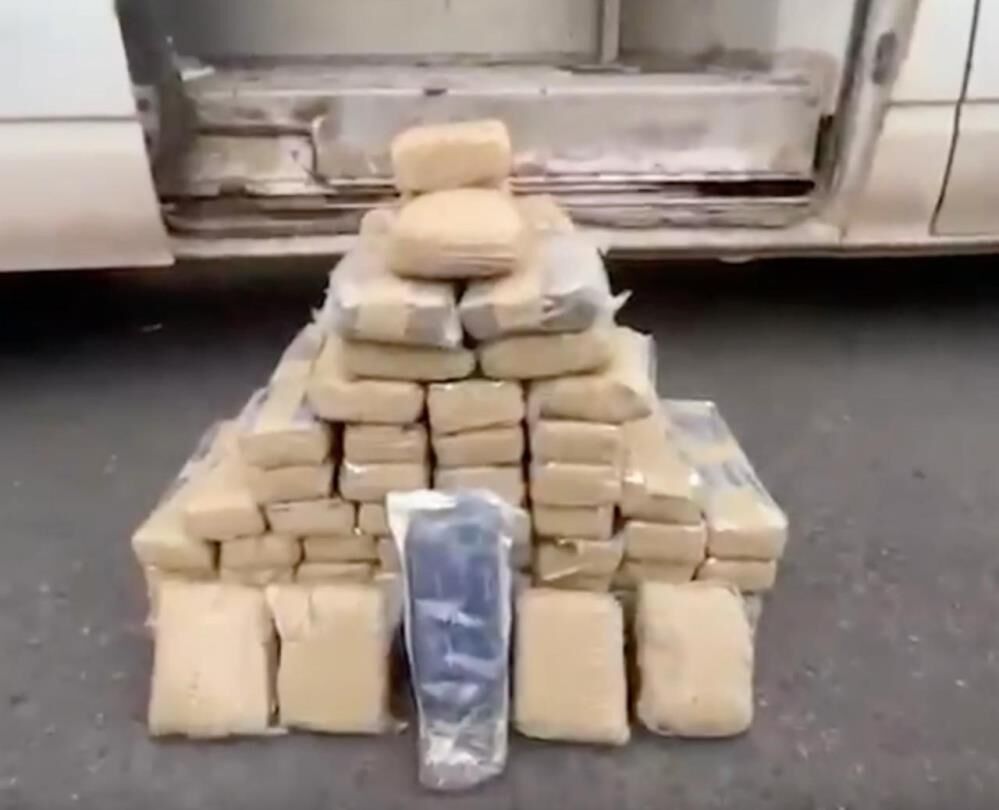 Diyarbakır'da Araçtan 56 Kilo Toz Esrar Çıktı 2 Gözaltı 1