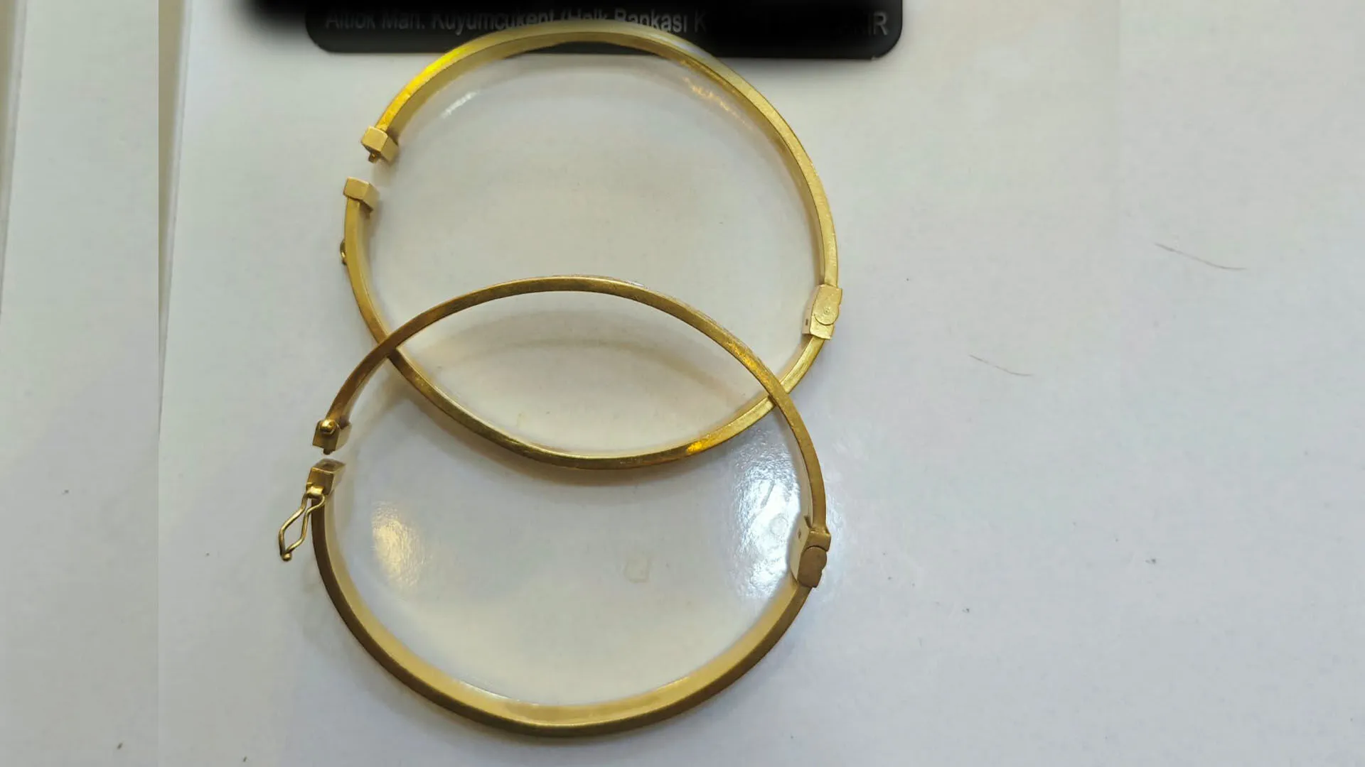 Diyarbakır'da Dikkat Çeken Altın Iddiası Bileziklerin Içinden Metal Parçalar Çıktı 1