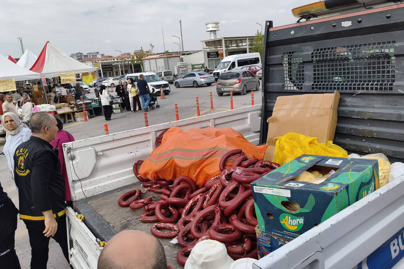 Malatya'da 230 kilo sucuk ve 150 kilo peynir ele geçirildi