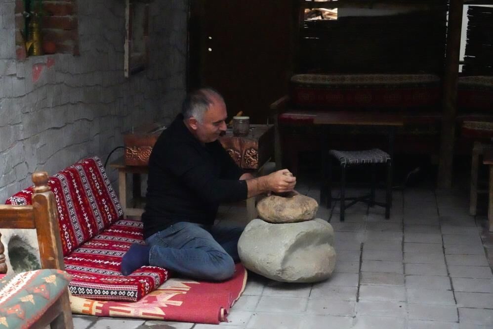 Muş'ta Kahve Taşta Öğütülüp Kumda Pişiriliyor 1