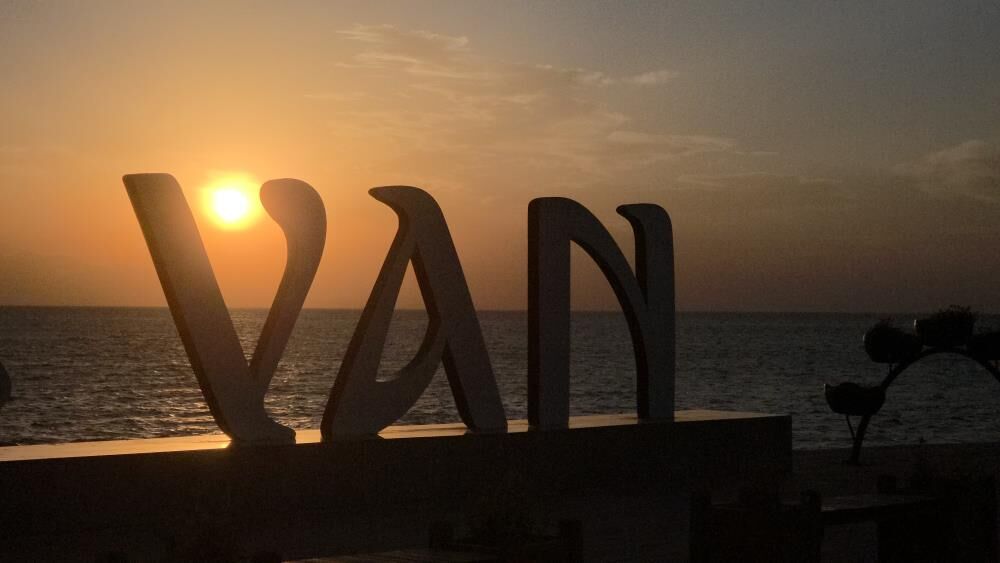 Van'da Akşam Gökyüzü Mest Etti Kızıl Tonlar Hayran Bıraktı 3
