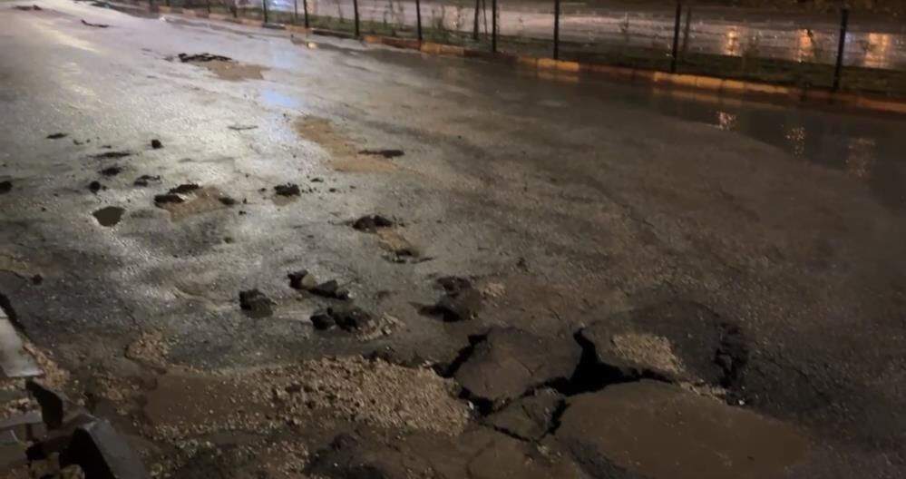 Adıyaman'da Sağanak Sonrası Yollar Çöktü 1