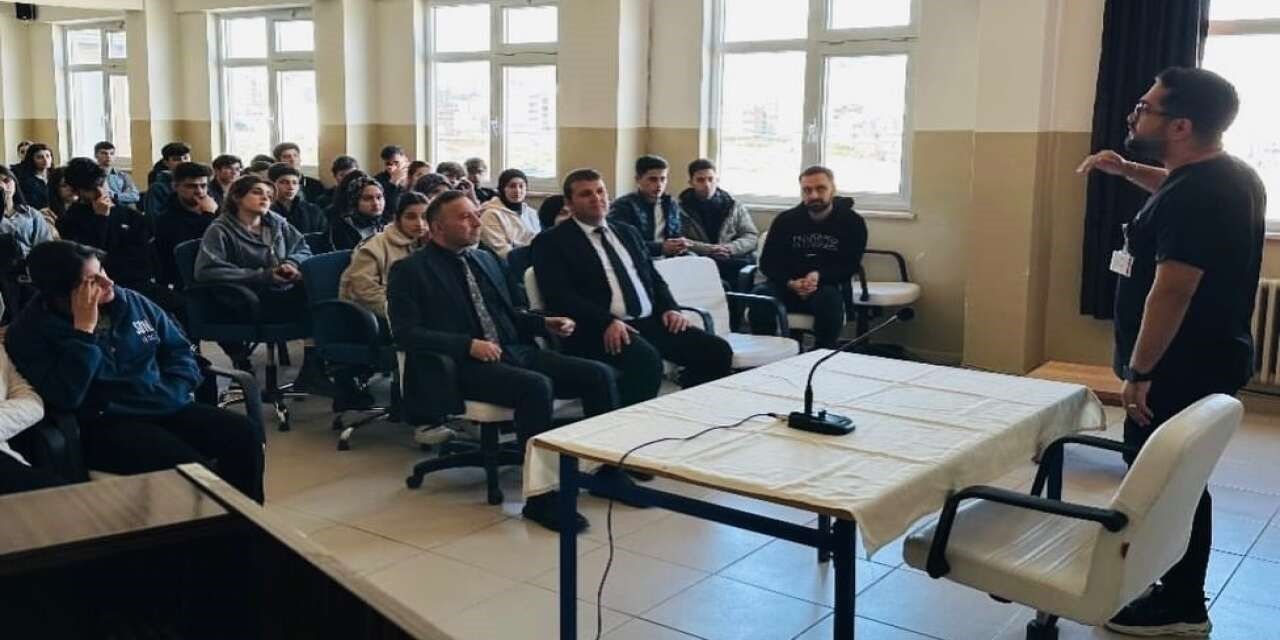 Cizre'de lise öğrencilerine ağız ve diş sağlığı eğitimi