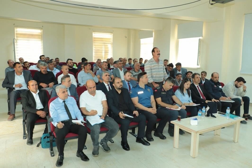 Çüngüş'te muhtarlar toplantısı düzenlendi