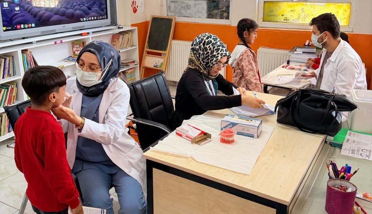 Kâhta'da köy okullarında ağız ve diş sağlığı eğitimi