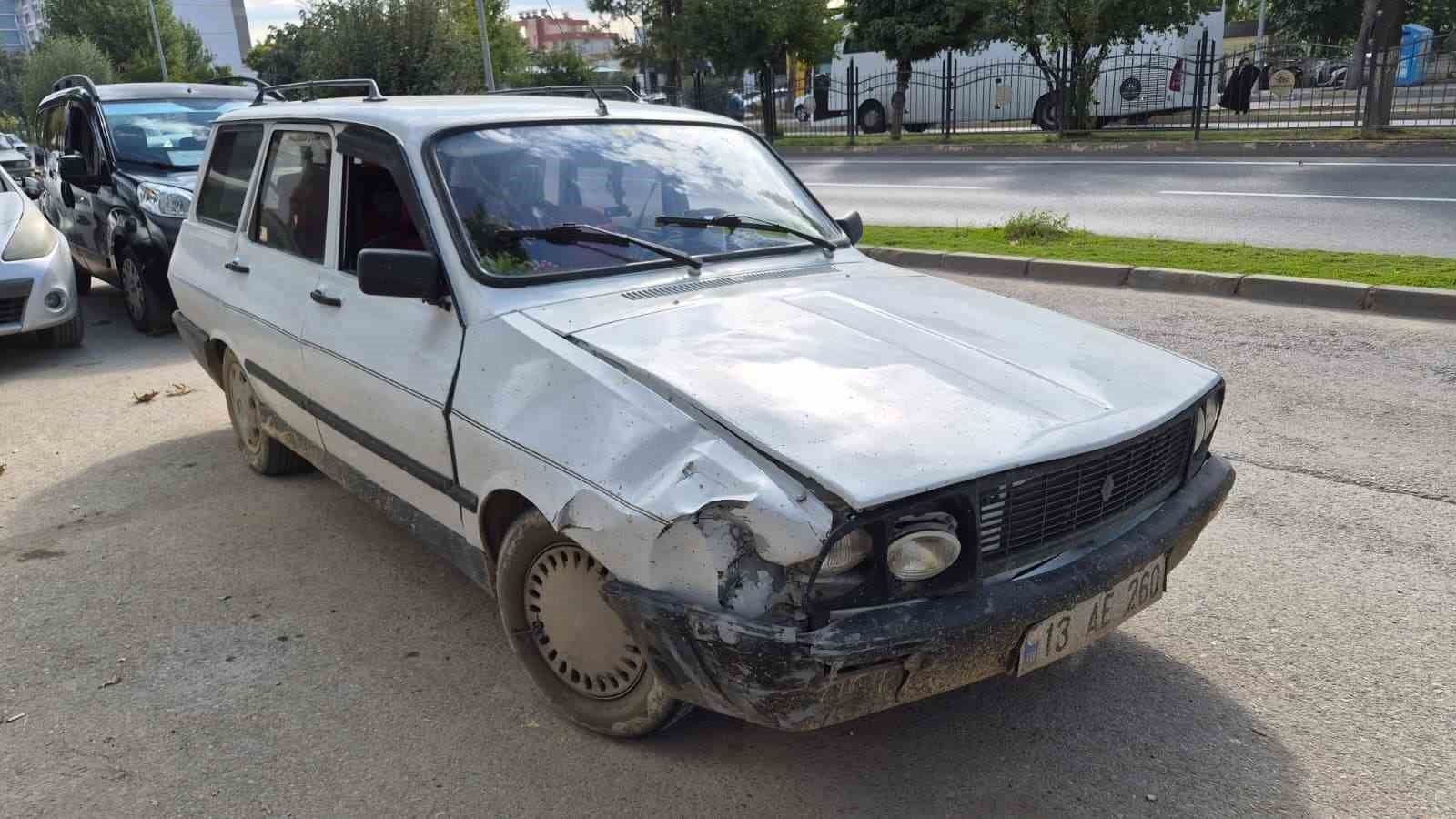 Otomobil ile elektrikli bisiklet çarptı: Bir yaralı