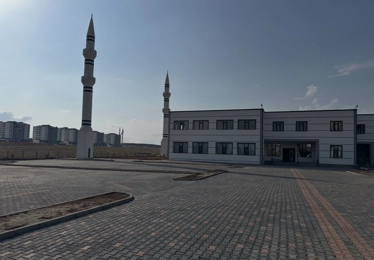 Diyarbakır'da 8 bin metrekarelik taziye evi ve cami hizmete açıldı