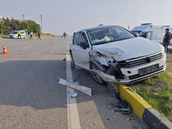 Diyarbakır'da Otomobil Ile Tır Çarpıştı 3'Ü Çocuk 4 Yaralı 1