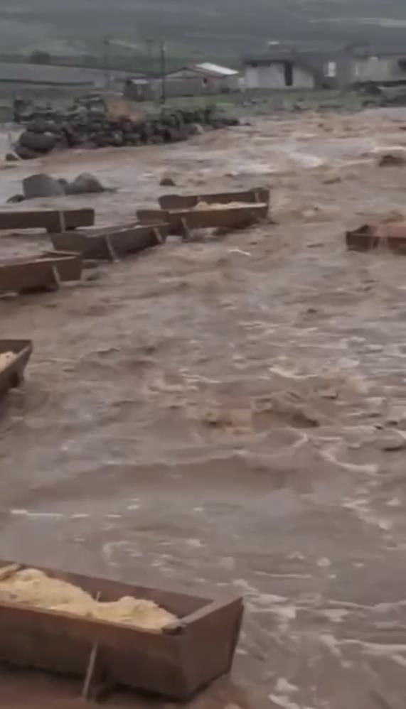 Diyarbakır'da Sel Ve Taşkın 2 Köprü Yıkıldı, Dereler Taştı 1