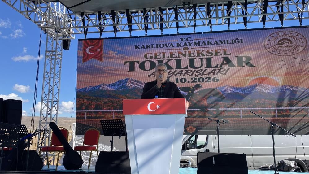 Karlıova'da at yarışları nefes kesti, Vali de ata bindi