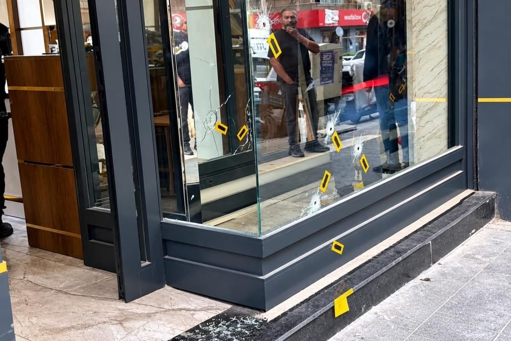 Kuyumcu dükkanına gece saatlerinde 9 el ateş açıldı