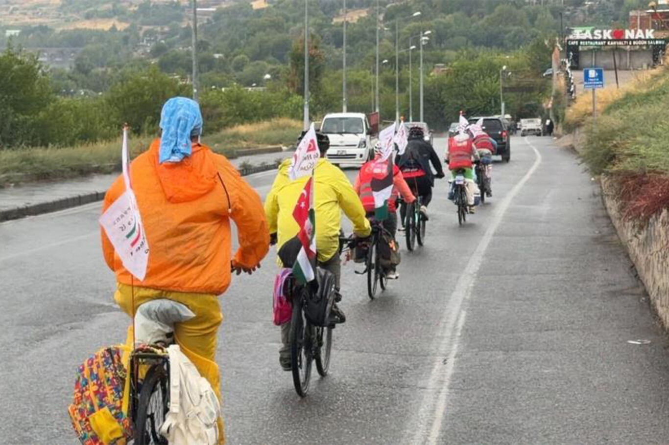 Diyarbakır'dan Minab'a pedal çeviriyorlar