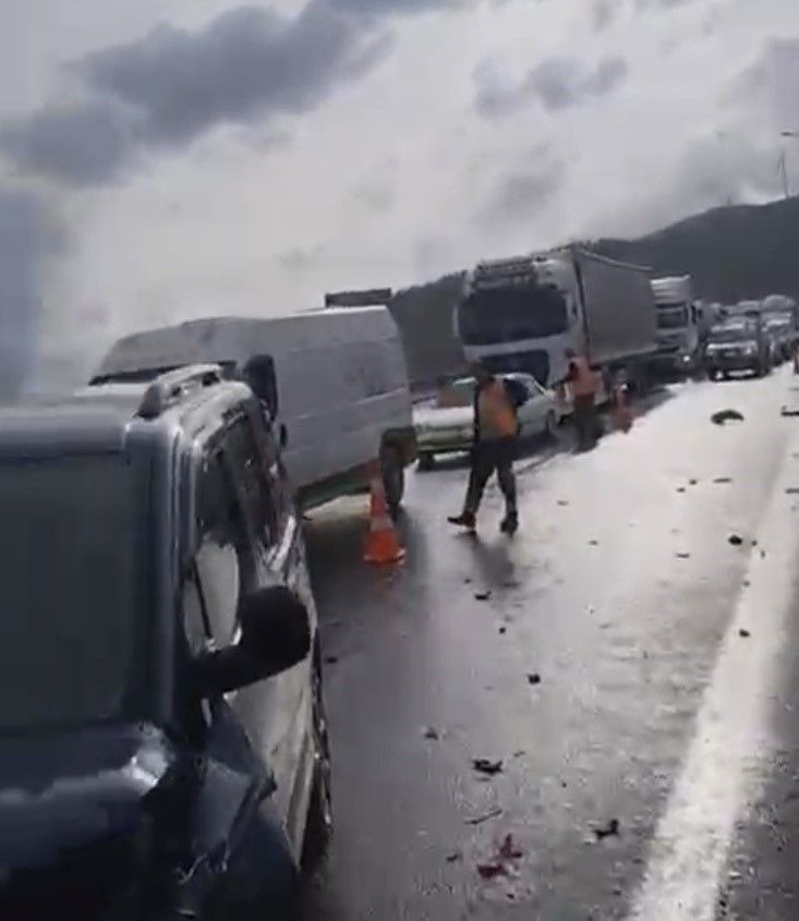 Tarsus Adana Gaziantep Otoyolu'nda Trafik Durdu 8 Yaralı 1