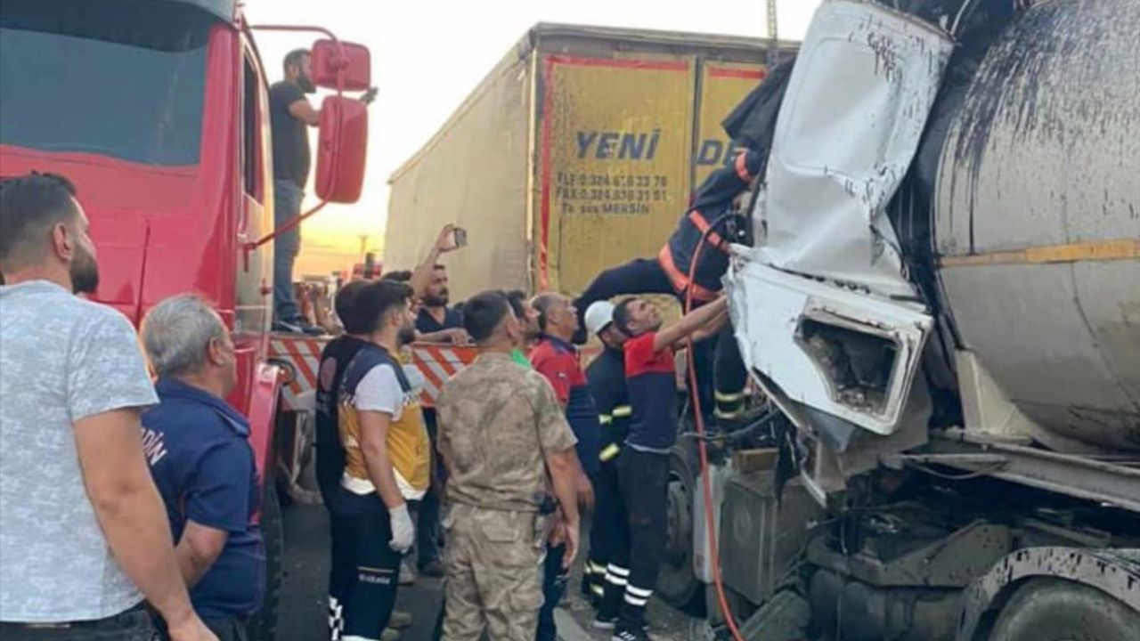 Mardin'de tanker ve tırın çarpıştığı kazada 1 kişi yaralandı