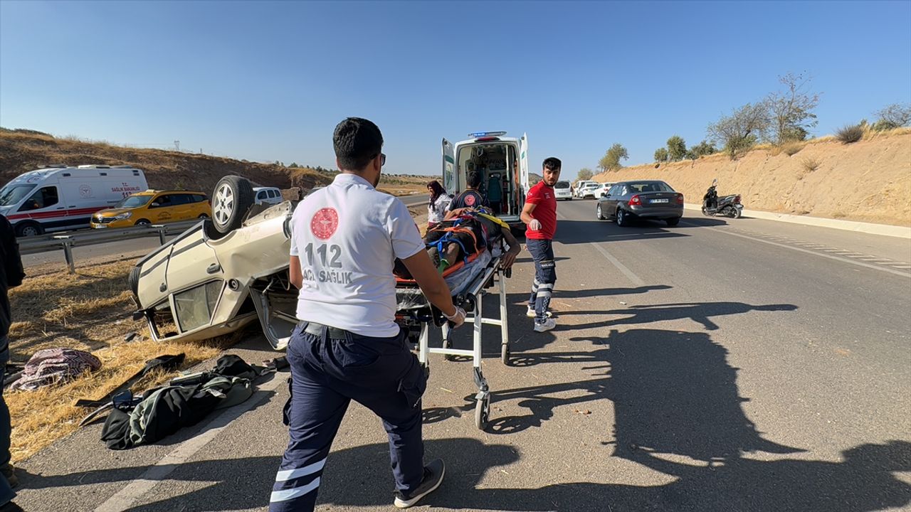 Kilis'te devrilen otomobilin sürücüsü ağır yaralandı