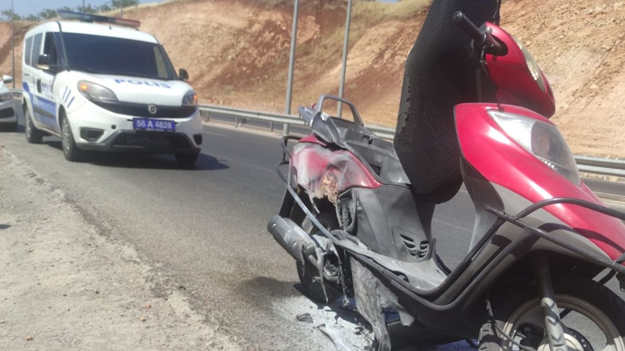 Seyir halindeki motosiklette çıkan yangın söndürüldü