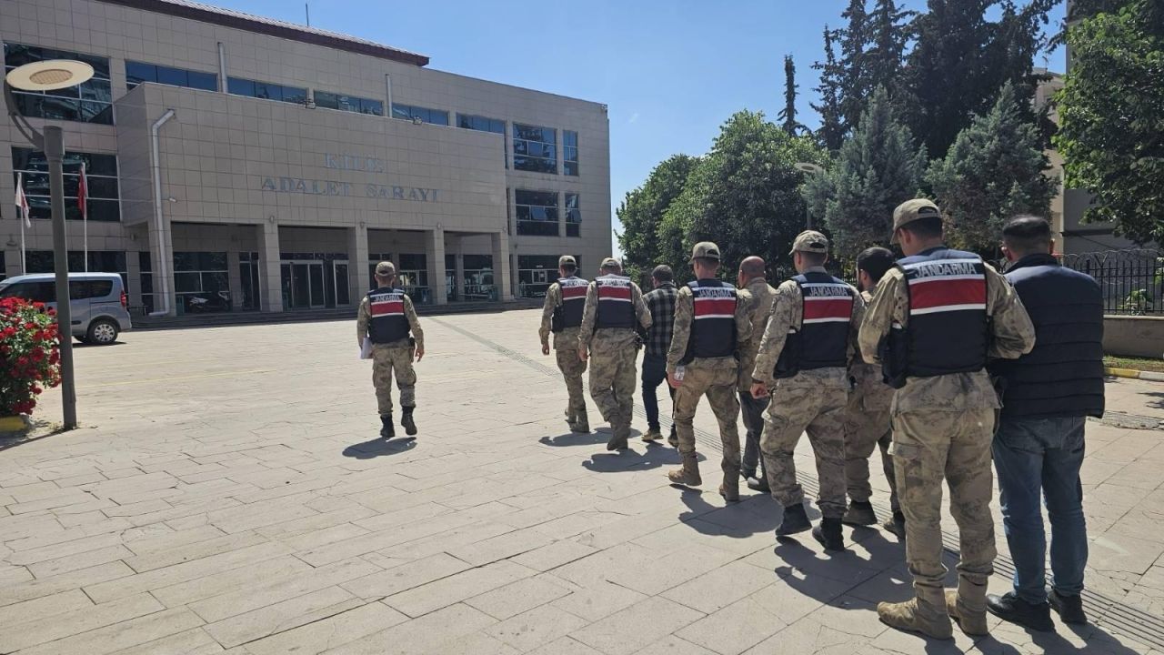 Kilis'te kaçak kazı yapan 5 kişi suçüstü yakalandı