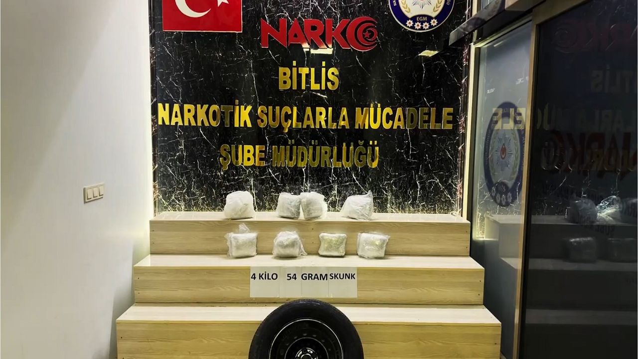 Bitlis’te operasyon: Lastik içerisinde 4 kilo skunk ele geçirildi