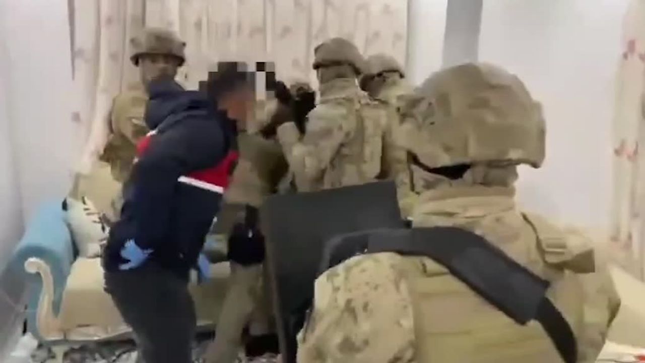 Güroymak ve Tatvan'da uyuşturucu operasyonunda 5 kişi tutuklandı