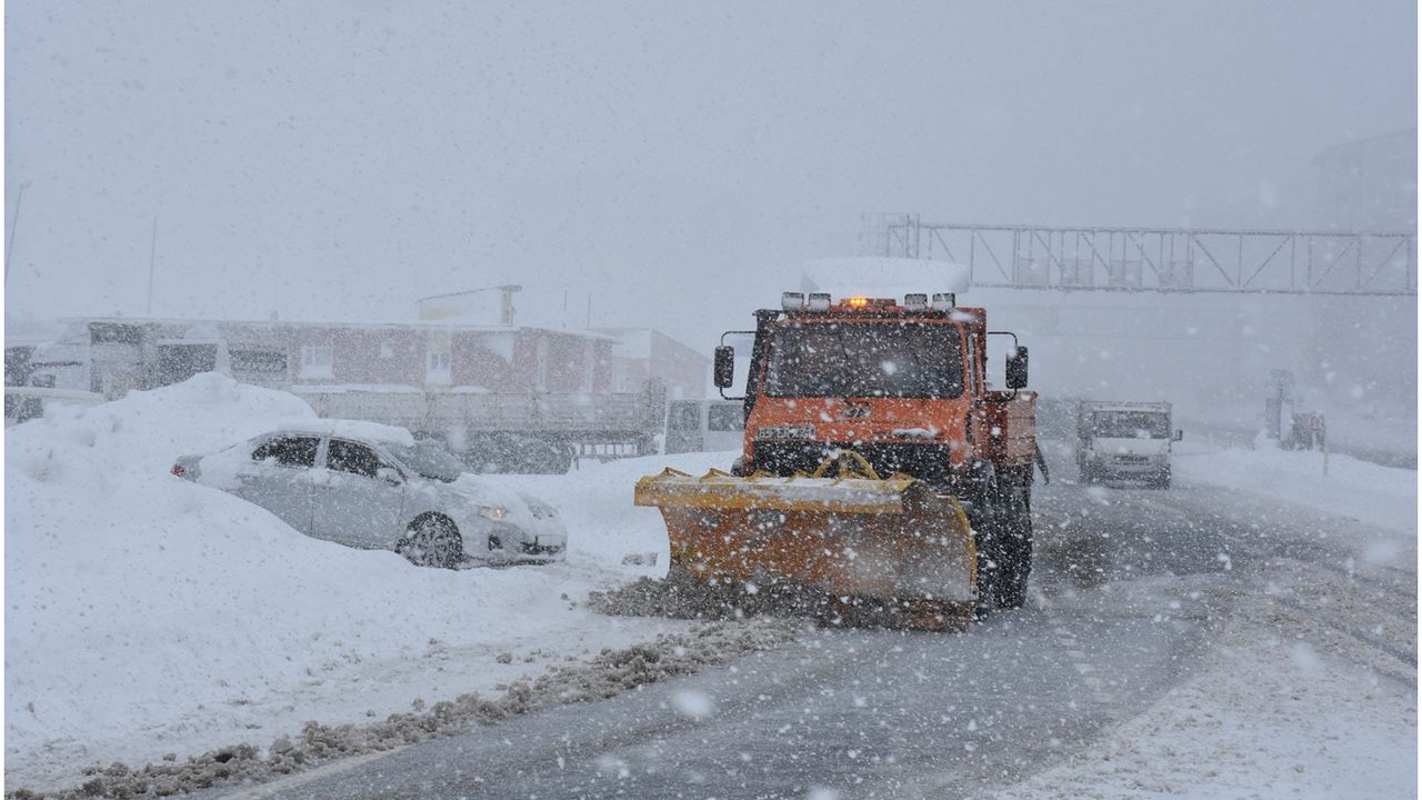 Bitlis’te 128 köy yolu ulaşıma kapandı