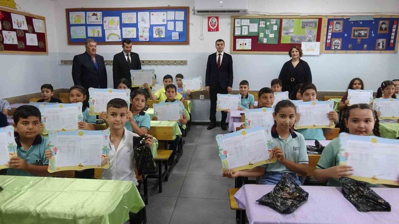 Kilis'te 45 bin 713 öğrenci karne aldı