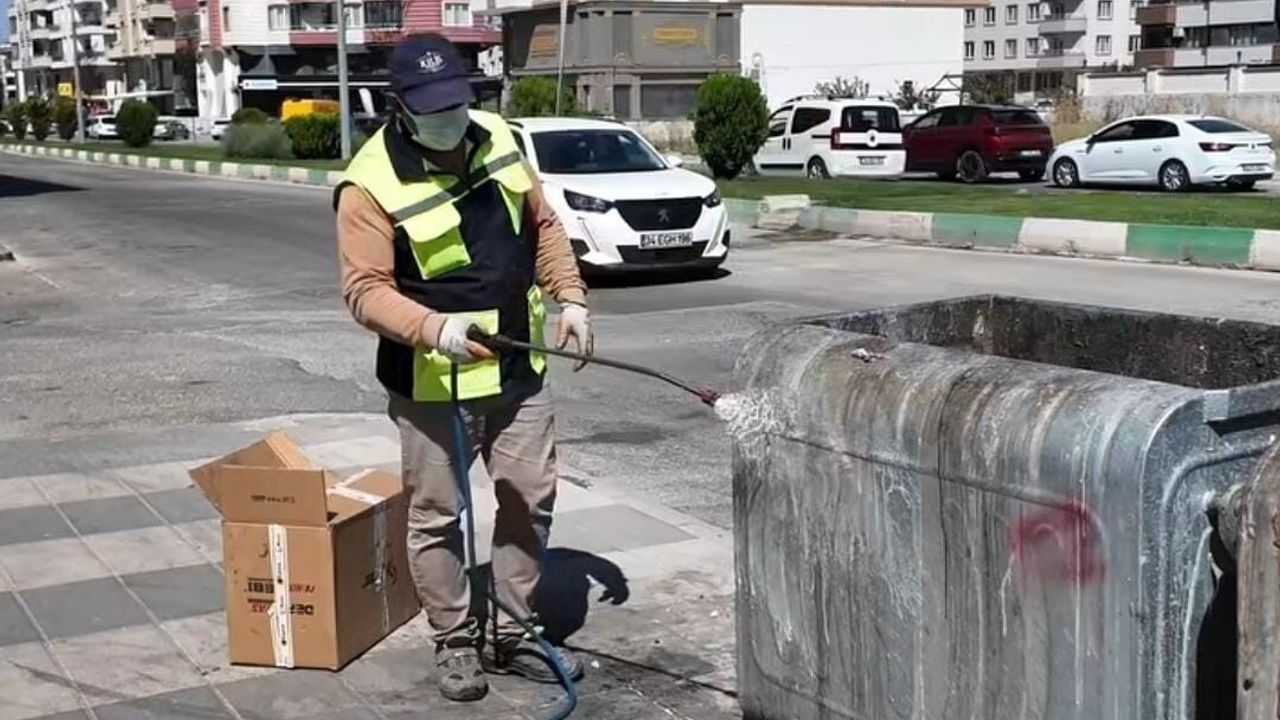 Kilis'te çöp konteynerleri yenilenerek hizmete kazandırılıyor