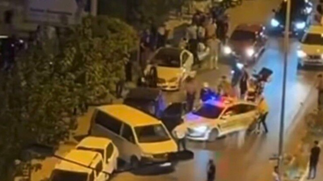 Polisten kaçan sürücü, park halindeki 4 araca çarptı