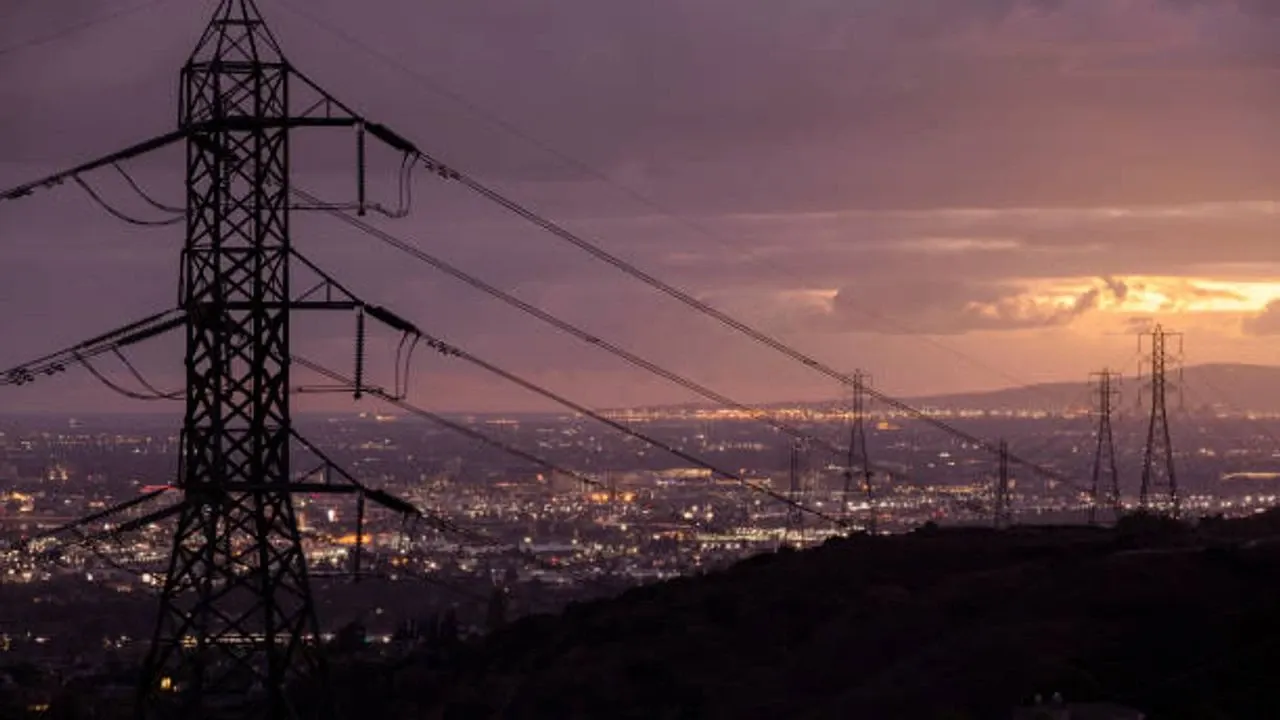 Bitlis'te bakım çalışması: Adilcevaz'da elektrik kesintisi