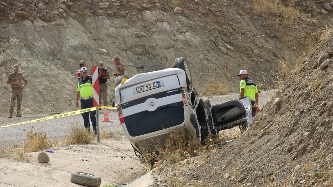 Kilis'te hafriyat kamyonu ile hafif ticari araç çarpıştı: 3 ağır yaralı
