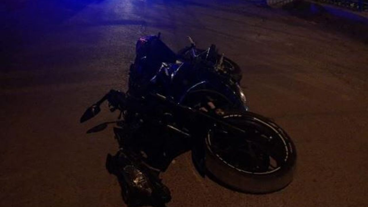 Kilis'te motosiklet rögar kapağına çarptı: 28 metre sürüklendi