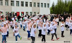 4-6 yaş Kur'an kursu yıl sonu etkinliğinde Gazze unutulmadı