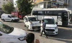 Siirt'te trafik kazası: İki araç kafa kafaya çarpıştı