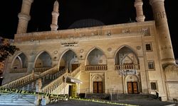 Mardin’de yıldırım düşen caminin minaresi zarar gördü