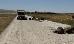 Yolları yapılmayan mahalle sakinleri eski Siverek yolunu trafiğe kapattı