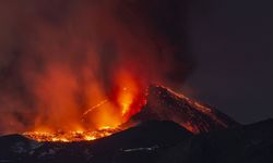 Etna Yanardağı'nda yeni patlama