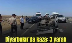 Diyarbakır'da otomobil refüje çarptı, takla attı: 3 yaralı