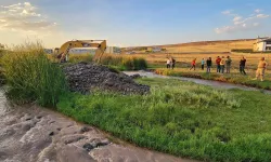 Diyarbakır'da Narin'i bulmak için derede kepçe ile kazı çalışmasına başlandı