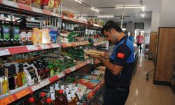 Şanlıurfa'da market denetimlerinde tarihi geçmiş ürünler imha edildi