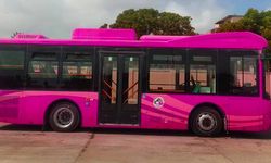 Pakistan'da "pembe otobüs" uygulaması