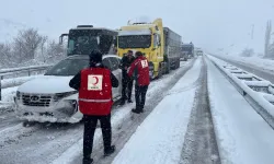 Kızılay yolda kalanlara destek sağladı