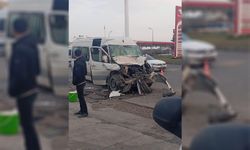 Şanlıurfa’da tır ile minibüs çarpıştı: 10 yaralı