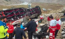 Otobusa rêwîyan û tankera sotemenîyê li hev qelibîn: 9 mirî, 15 birîndar