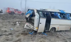 Otobûsa karkeran qelibî: 1 mirî, 16 birîndar