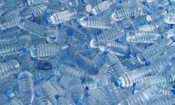 Plastik şişelerde içtiğiniz su binlerce nanoplastik taşıyor: Ciddiye alın!