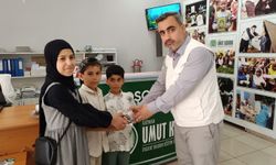 Alp kardeşlerden örnek davranış: Harçlıklarını Umut Kervanı'na bağışlıyorlar