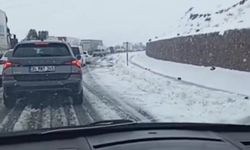 Bingöl-Erzurum yolunda mayıs  ayında kar yağışı