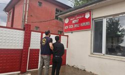 Cezaevi firarisi düğün salonunda saz çalarken yakalandı