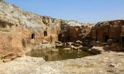 Taşlara kazınan sırlar: Hilar Mağaraları'nın gizemli kabartmaları