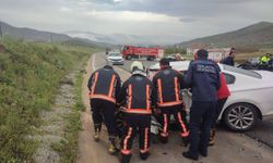 Otomobiller kafa kafaya çarpıştı: 2 ölü, 2 yaralı