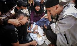 Siyonist rejim bir aileyi yok etti: Biri bebek 4 şehit